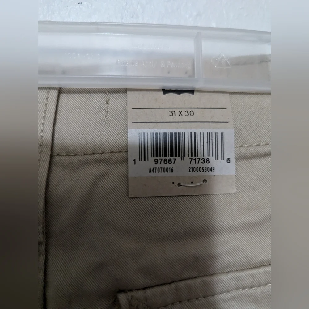 NWT Levi's Women's '94 Baggy Cargos Size 31x30 - Picture 8 of 9